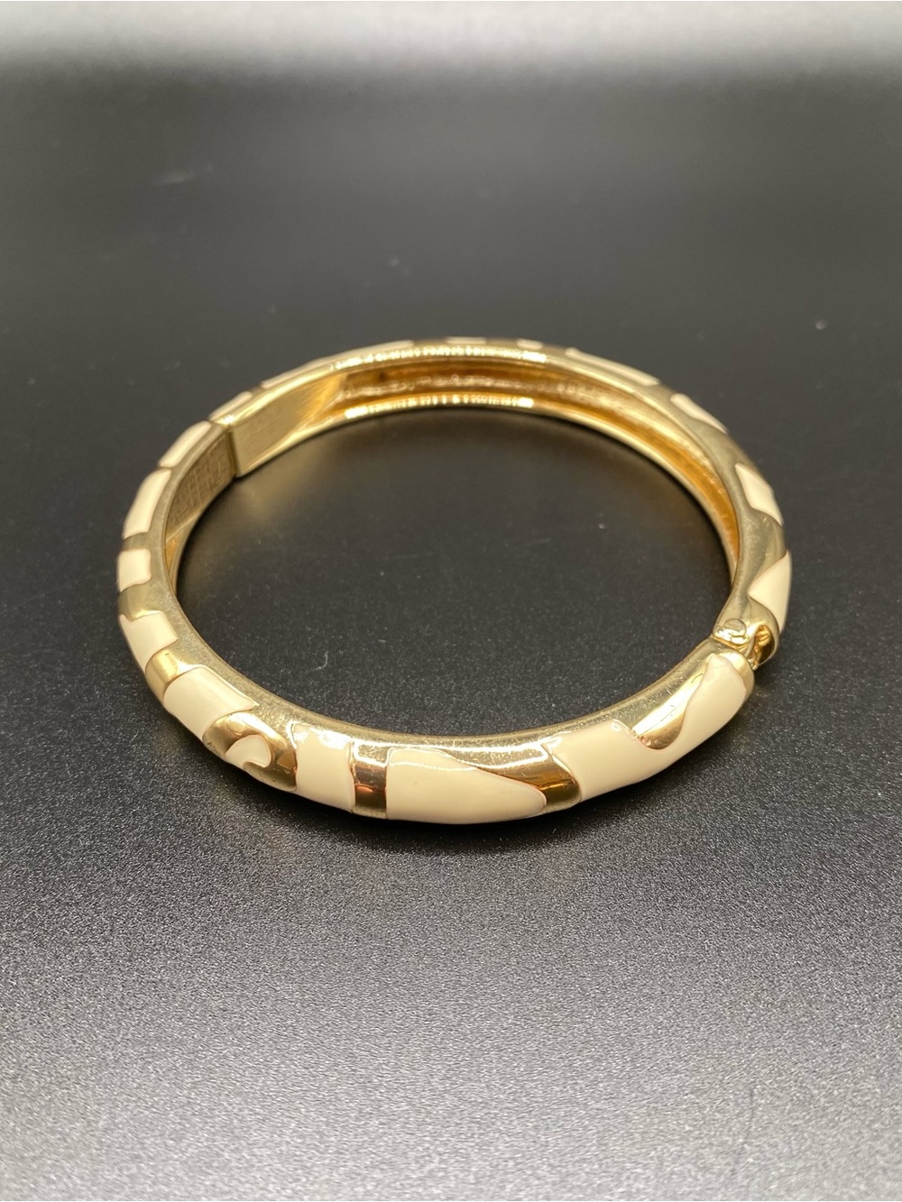 Vintage Elegant Cream and Gold Tone Enamel Hinged Bangle Bracelet